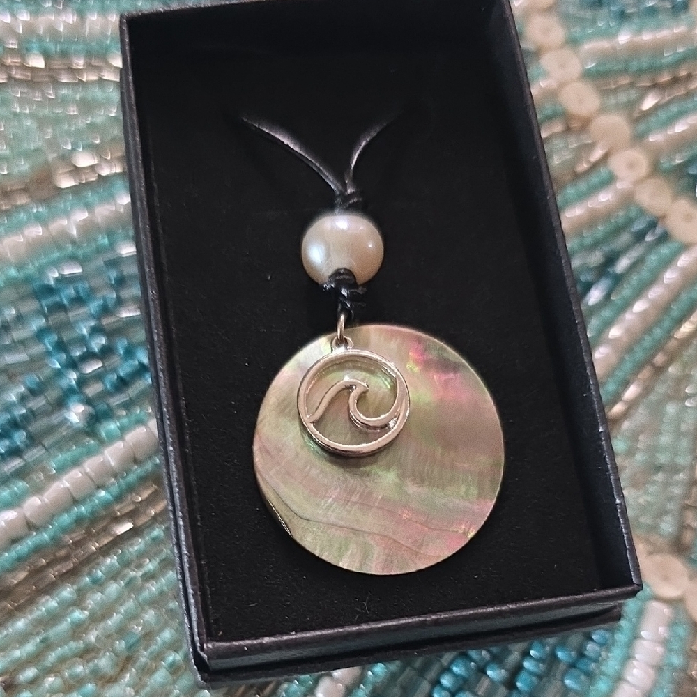 Mother Pearl And Silver Wave Chams Design Necklace with Iridescent Pendant